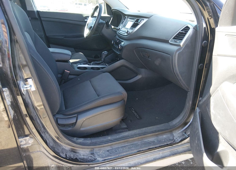 2017 HYUNDAI TUCSON SPORT VIN: KM8J3CA21HU371567