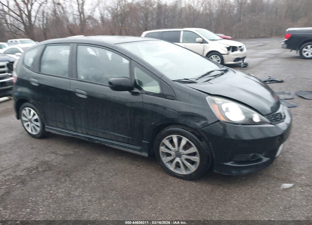 2013 HONDA FIT SPORT VIN: JHMGE8H58DC064448