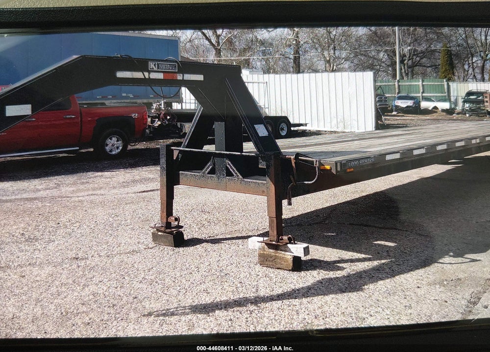 2000 KIEFER BUILT INC OTHER VIN: 1DCDF4126YA005652