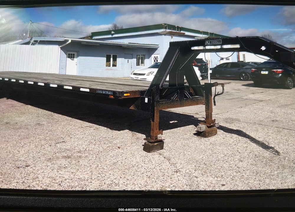2000 KIEFER BUILT INC OTHER VIN: 1DCDF4126YA005652