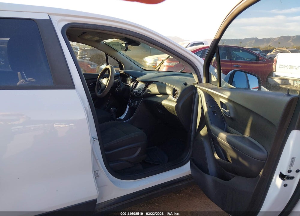 2018 CHEVROLET TRAX LS VIN: KL7CJNSB5JB568897
