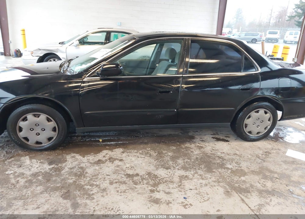 1999 HONDA ACCORD LX VIN: JHMCG5644XC042176