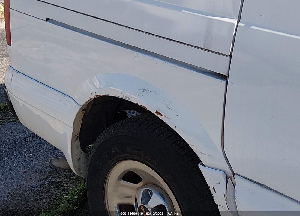 1999 GMC SAFARI SL VIN: 1GKDM19W3XB538035