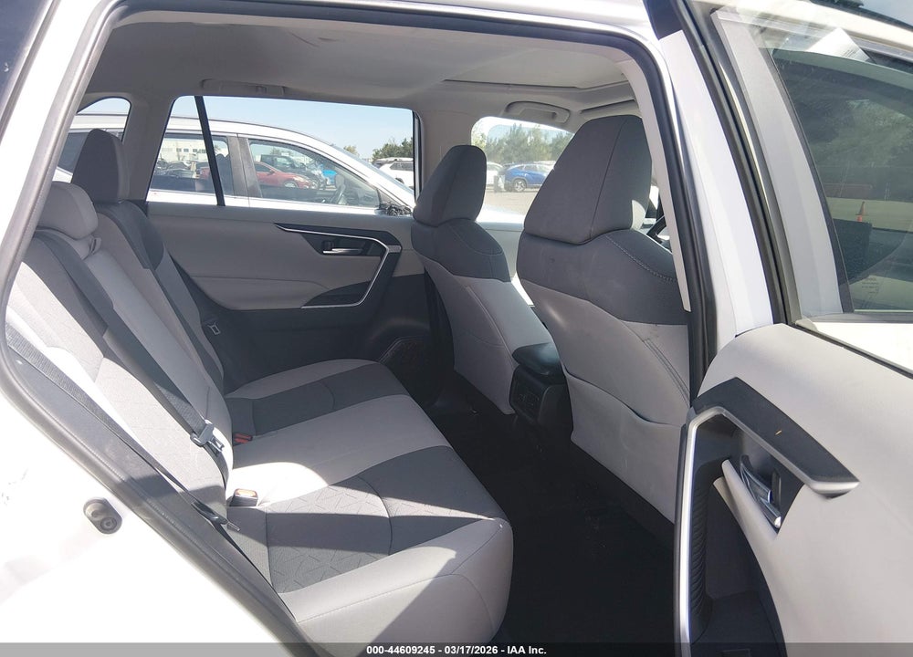 2021 TOYOTA RAV4 XLE VIN: 2T3W1RFV3MC154302