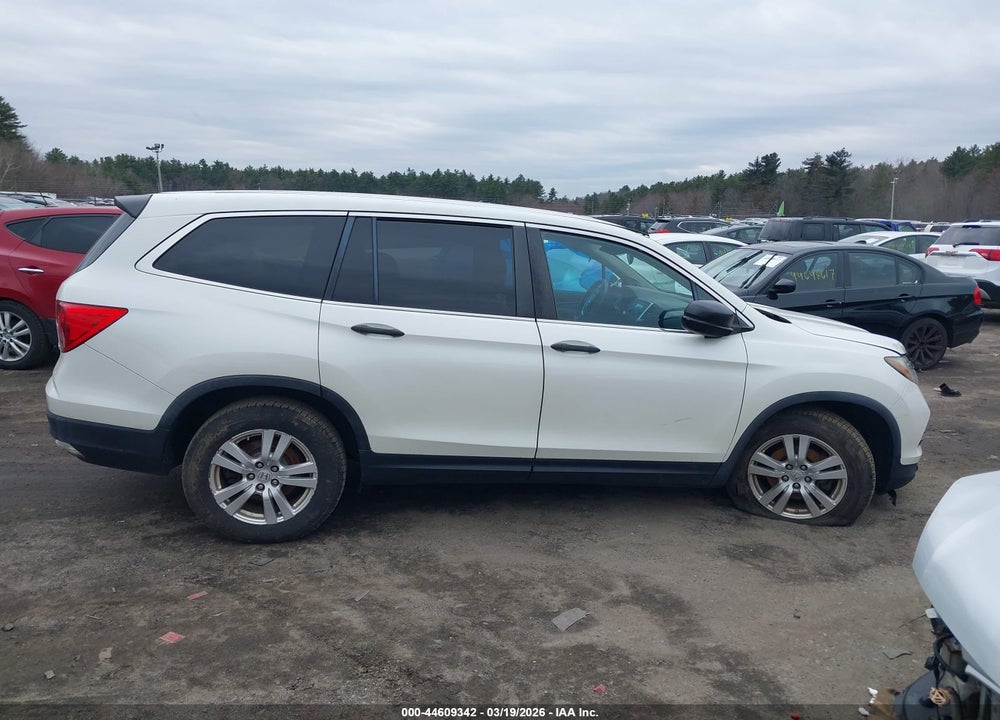 2016 HONDA PILOT LX VIN: 5FNYF6H16GB090588