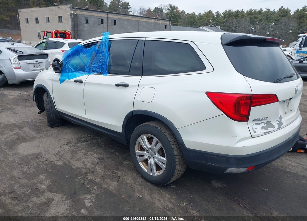 2016 HONDA PILOT LX VIN: 5FNYF6H16GB090588