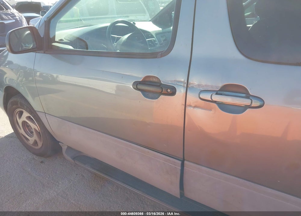 2000 TOYOTA SIENNA LE VIN: 4T3ZF13C4YU207290