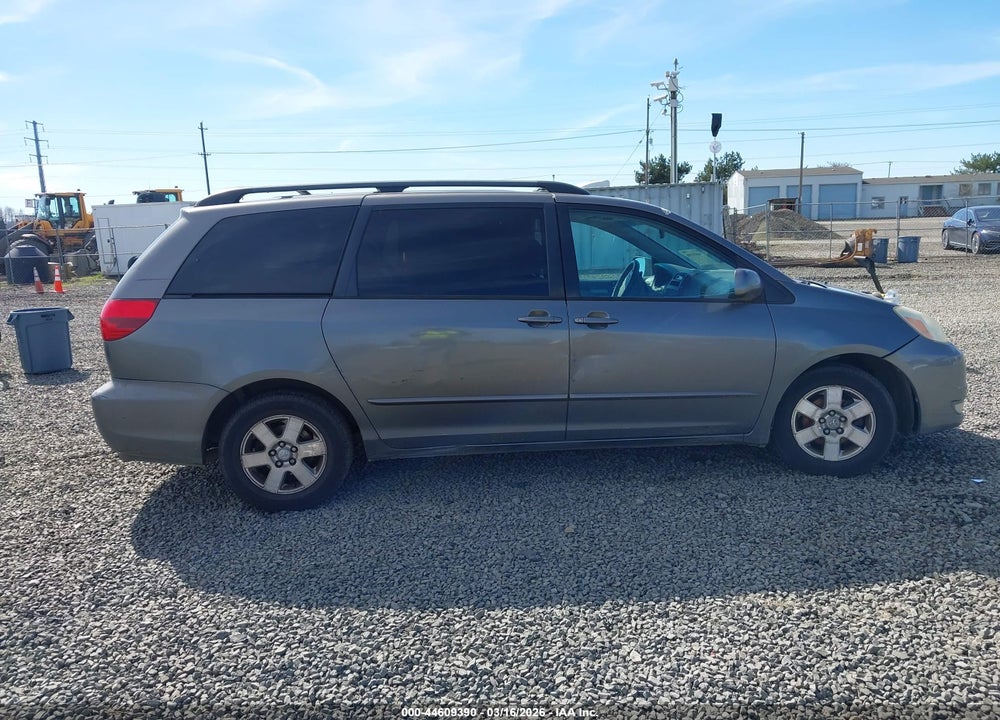 2004 TOYOTA SIENNA XLE VIN: 5TDZA22C94S102732