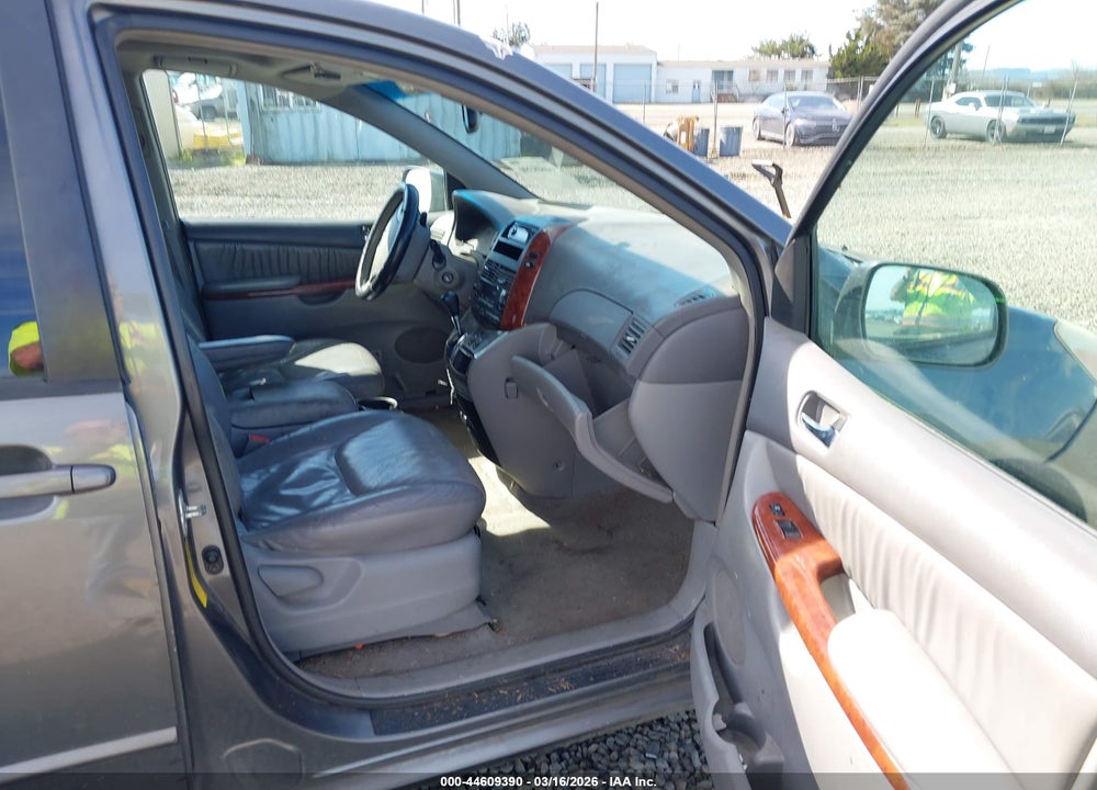 2004 TOYOTA SIENNA XLE VIN: 5TDZA22C94S102732