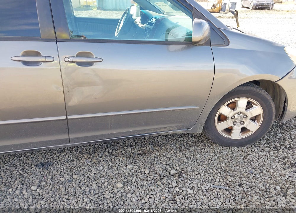 2004 TOYOTA SIENNA XLE VIN: 5TDZA22C94S102732