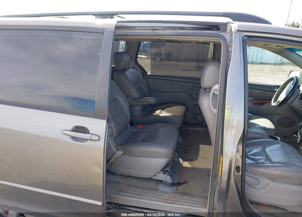 2004 TOYOTA SIENNA XLE VIN: 5TDZA22C94S102732