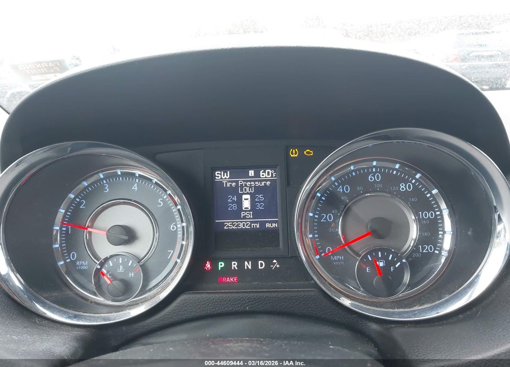 2011 CHRYSLER TOWN & COUNTRY TOURING-L VIN: 2A4RR8DG8BR746217