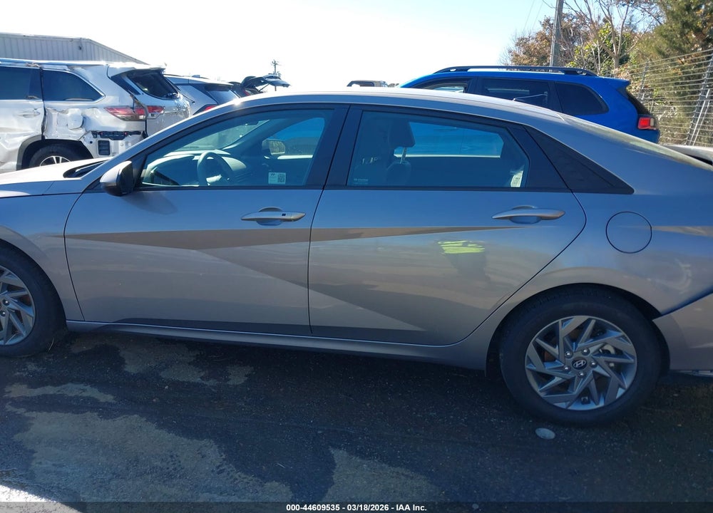 2024 HYUNDAI ELANTRA SEL VIN: KMHLM4DG7RU681792