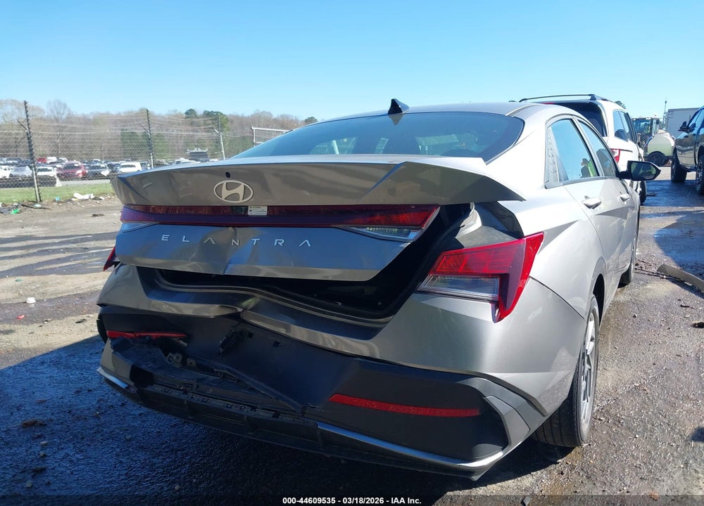 2024 HYUNDAI ELANTRA SEL VIN: KMHLM4DG7RU681792