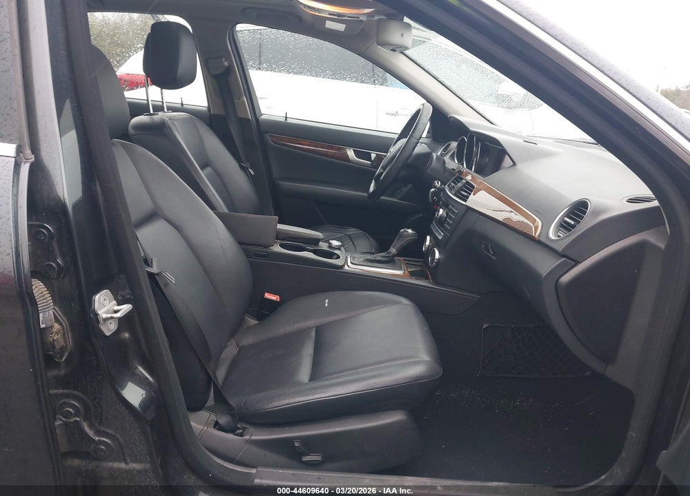 2012 MERCEDES-BENZ C 300 LUXURY 4MATIC VIN: WDDGF8BB4CR200007