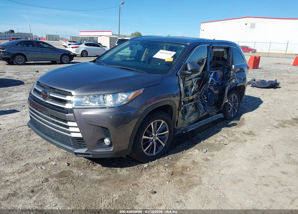 2019 TOYOTA HIGHLANDER XLE VIN: 5TDKZRFH8KS554953
