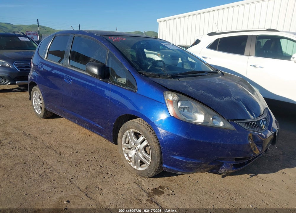 2011 HONDA FIT VIN: JHMGE8H37BC019464