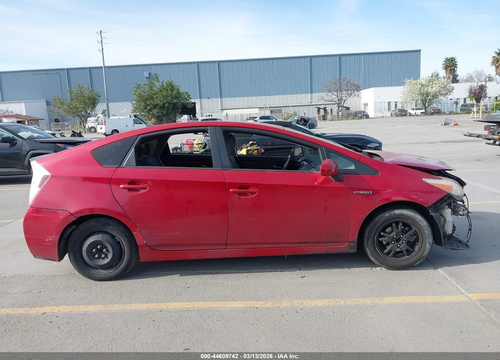 2013 TOYOTA PRIUS THREE VIN: JTDKN3DU2D5547885