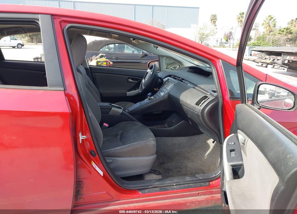 2013 TOYOTA PRIUS THREE VIN: JTDKN3DU2D5547885