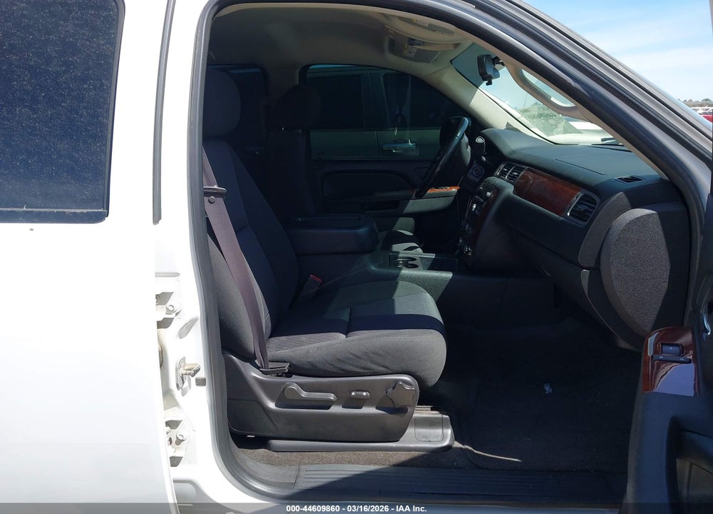 2011 CHEVROLET TAHOE LS VIN: 1GNSCAE04BR383879