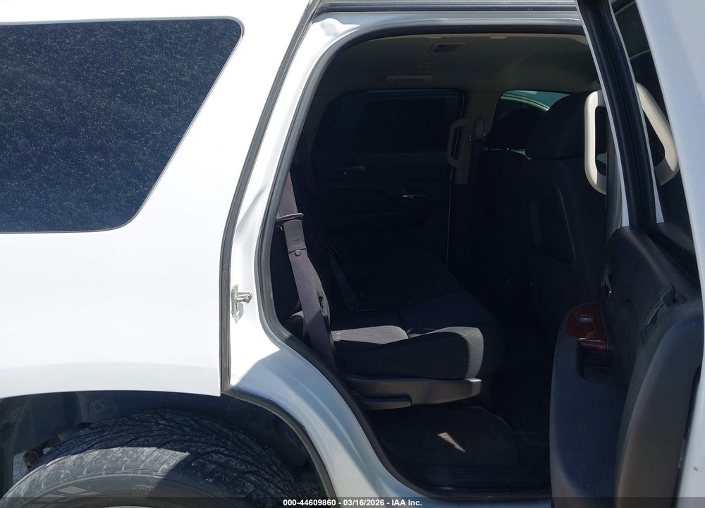 2011 CHEVROLET TAHOE LS VIN: 1GNSCAE04BR383879
