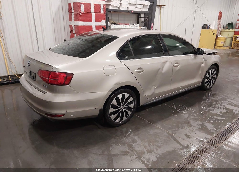 2015 VOLKSWAGEN JETTA HYBRID SEL PREMIUM VIN: 3VW637AJ3FM418198