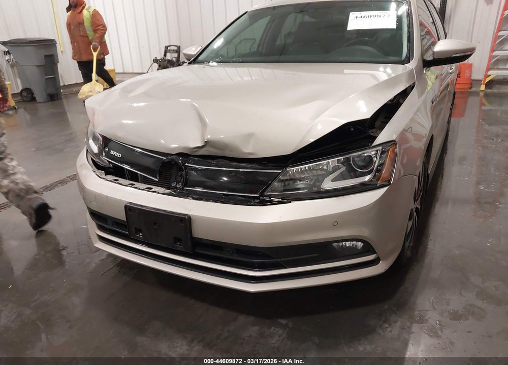 2015 VOLKSWAGEN JETTA HYBRID SEL PREMIUM VIN: 3VW637AJ3FM418198
