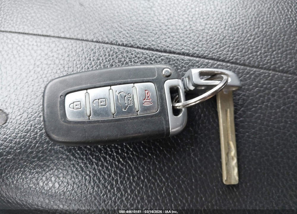 2011 KIA SORENTO EX VIN: 5XYKUCA13BG074998