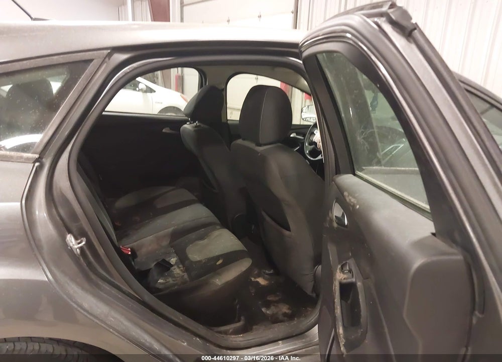 2014 FORD FOCUS SE VIN: 1FADP3K29EL346752