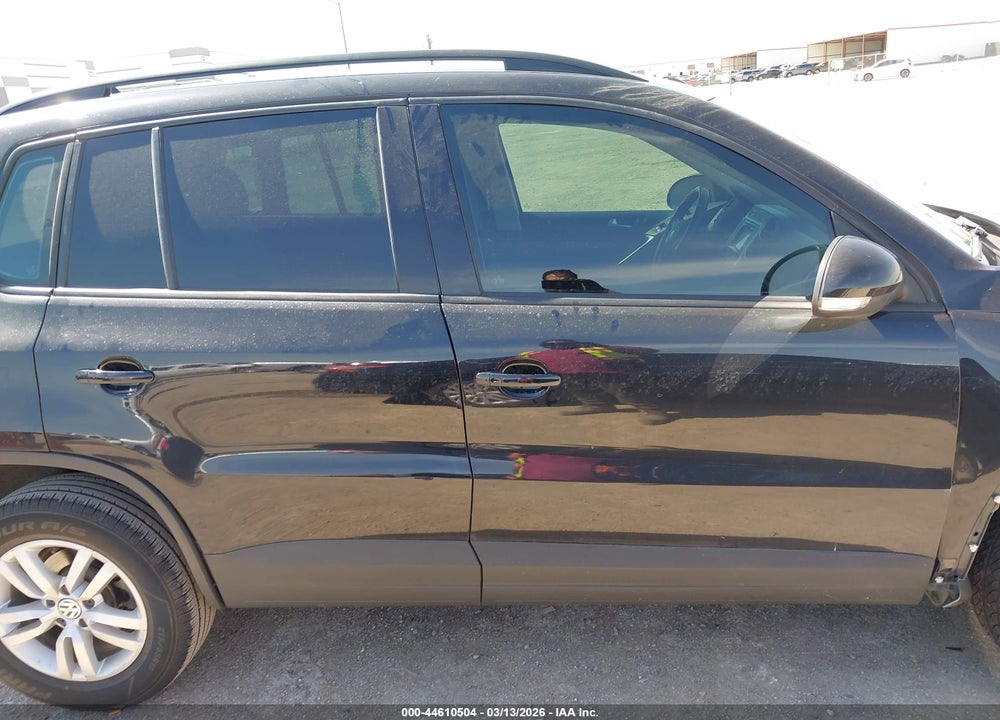 2016 VOLKSWAGEN TIGUAN S VIN: WVGAV7AX4GW528329
