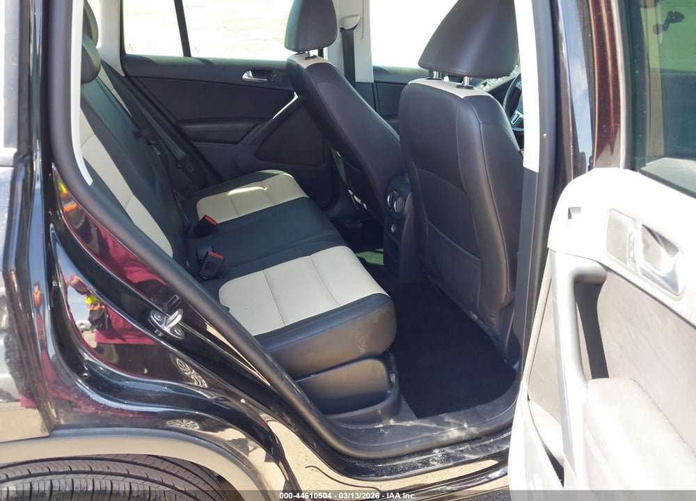 2016 VOLKSWAGEN TIGUAN S VIN: WVGAV7AX4GW528329