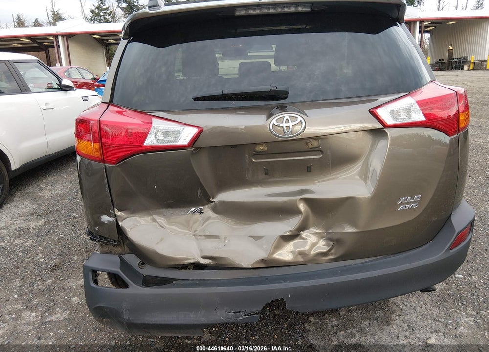 2014 TOYOTA RAV4 XLE VIN: 2T3RFREV2EW158583