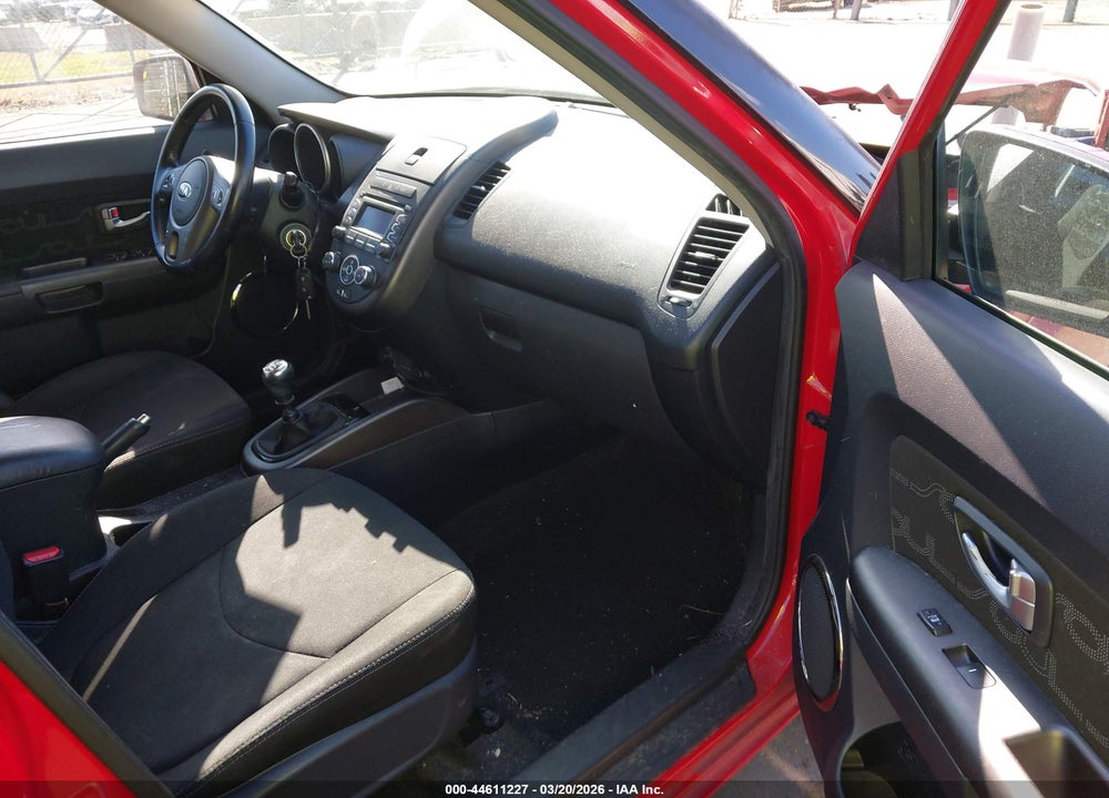 2013 KIA SOUL + VIN: KNDJT2A62D7579743