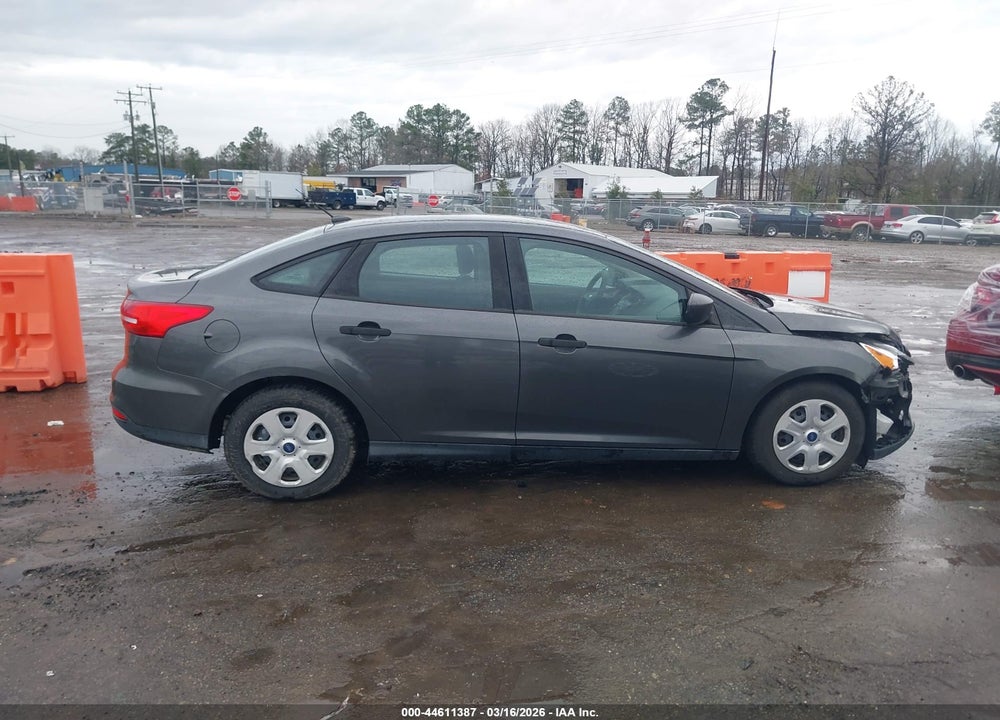 2018 FORD FOCUS S VIN: 1FADP3E24JL300168