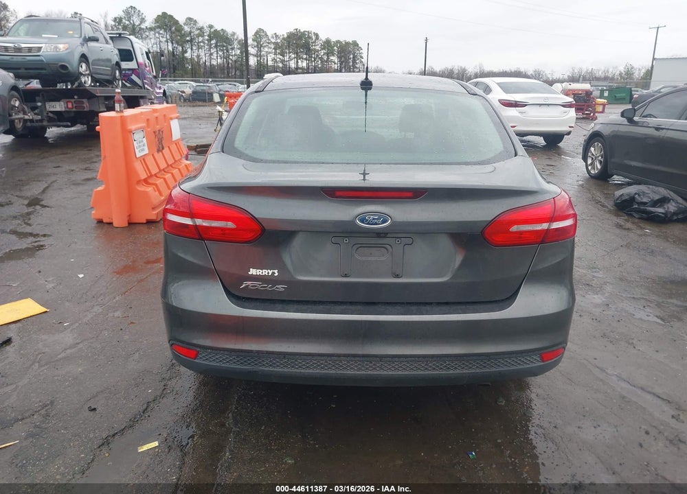 2018 FORD FOCUS S VIN: 1FADP3E24JL300168