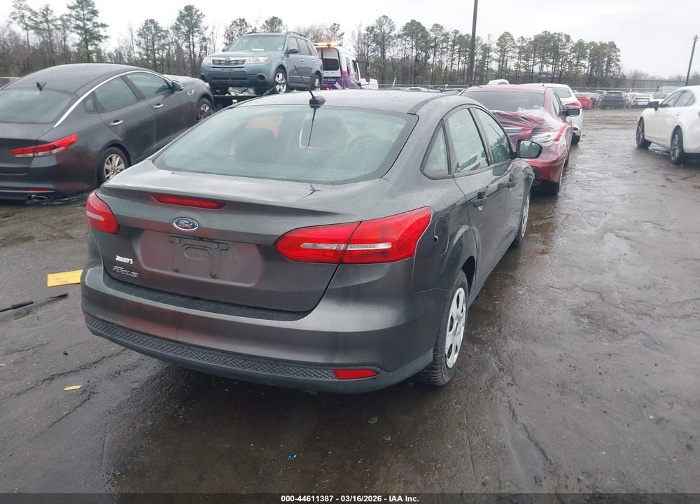 2018 FORD FOCUS S VIN: 1FADP3E24JL300168