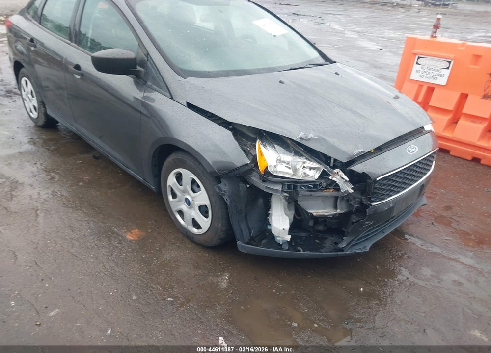 2018 FORD FOCUS S VIN: 1FADP3E24JL300168