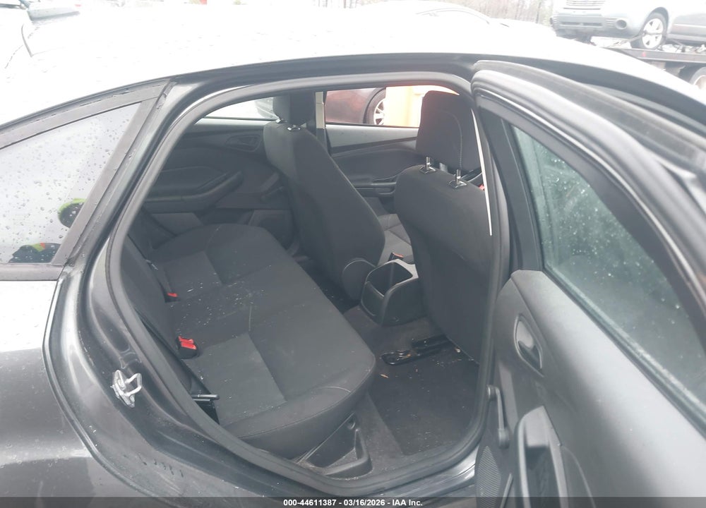 2018 FORD FOCUS S VIN: 1FADP3E24JL300168