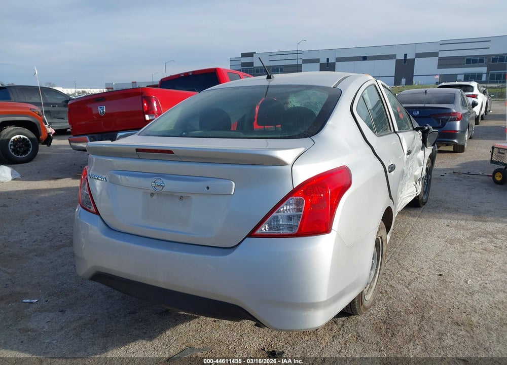 2018 NISSAN VERSA 1.6 S+ VIN: 3N1CN7APXJL813291