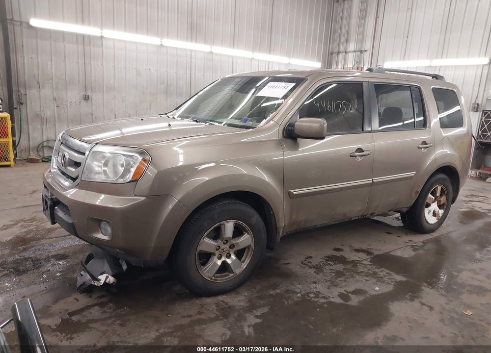 2011 HONDA PILOT EX-L VIN: 5FNYF4H60BB002031