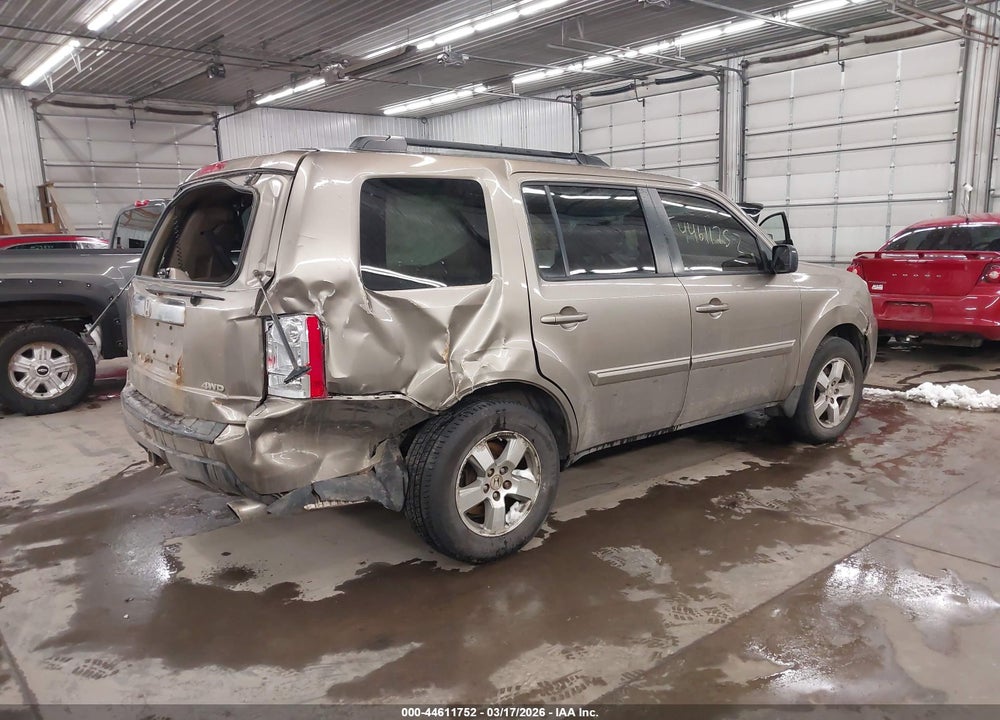 2011 HONDA PILOT EX-L VIN: 5FNYF4H60BB002031