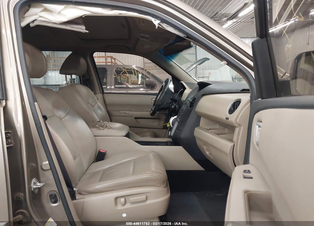 2011 HONDA PILOT EX-L VIN: 5FNYF4H60BB002031