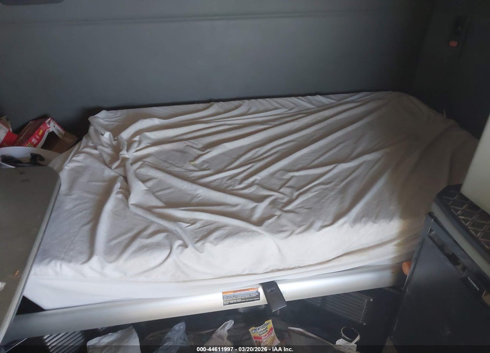 2020 KENWORTH T680 VIN: 1XKYDP9X9LJ417944