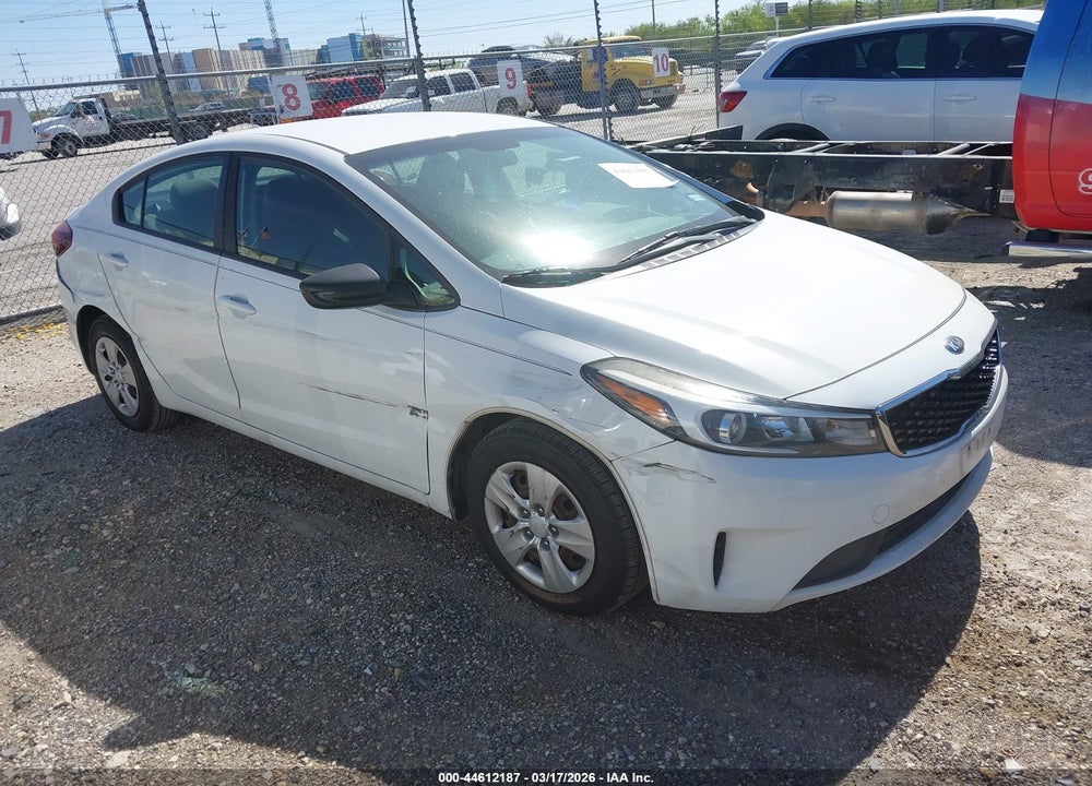 2018 KIA FORTE LX VIN: 3KPFK4A73JE182535