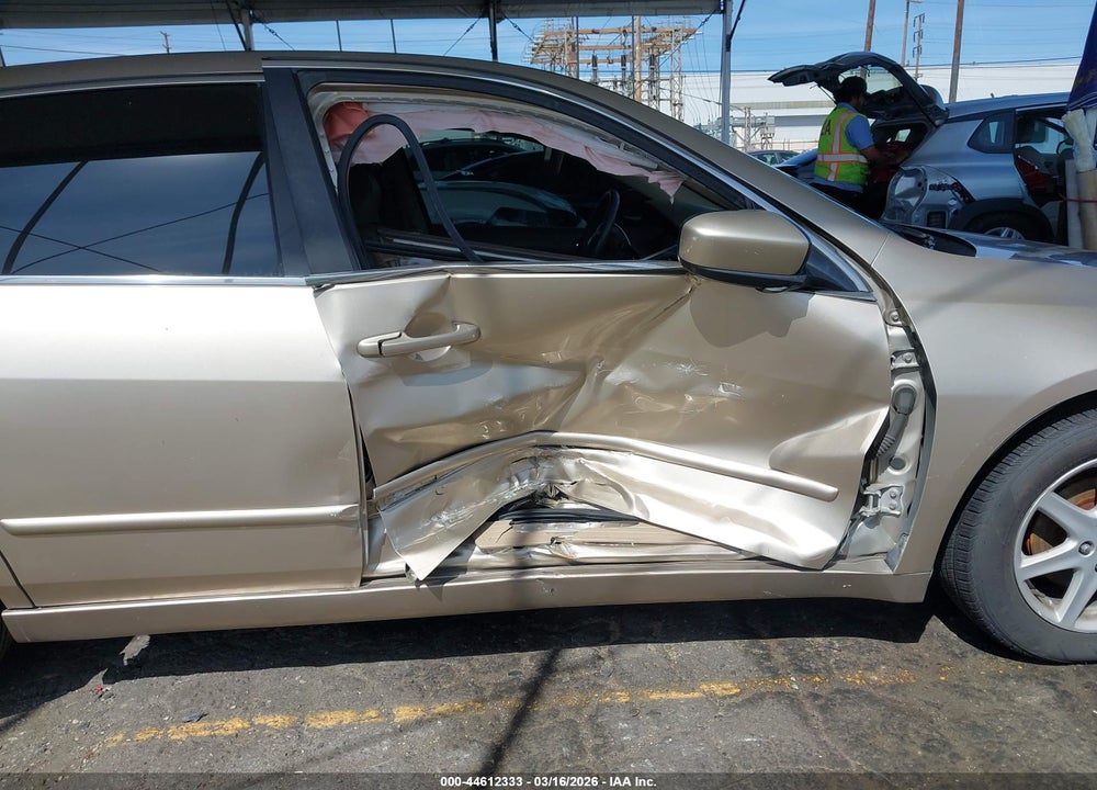 2004 HONDA ACCORD 3.0 EX VIN: 1HGCM665X4A094882