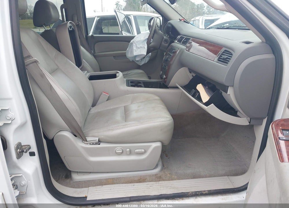 2010 CHEVROLET TAHOE LT VIN: 1GNUCBE01AR290752