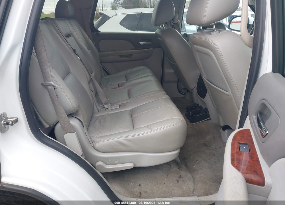 2010 CHEVROLET TAHOE LT VIN: 1GNUCBE01AR290752