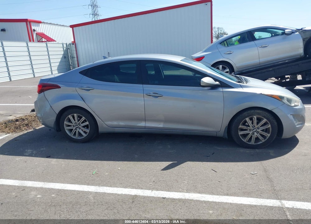 2015 HYUNDAI ELANTRA SE VIN: 5NPDH4AE9FH556329