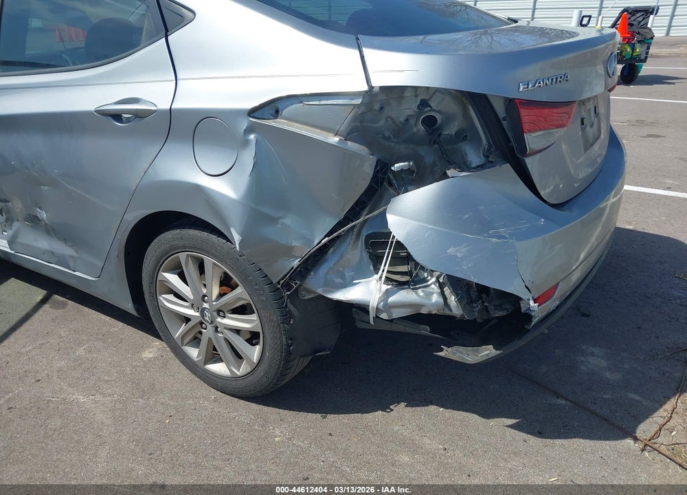 2015 HYUNDAI ELANTRA SE VIN: 5NPDH4AE9FH556329