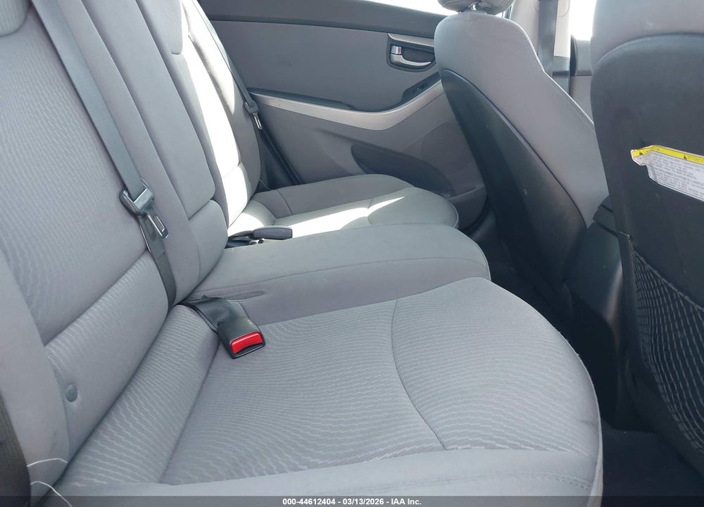 2015 HYUNDAI ELANTRA SE VIN: 5NPDH4AE9FH556329